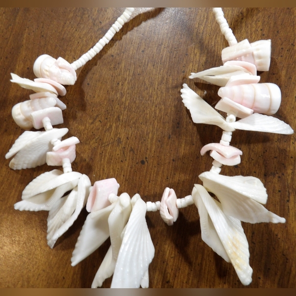 Vintage White and Pink Sea Shells Necklace, Hawaiian Style 22" - Picture 2 of 4